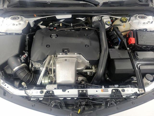 Photo of 2017 White Chevrolet Malibu