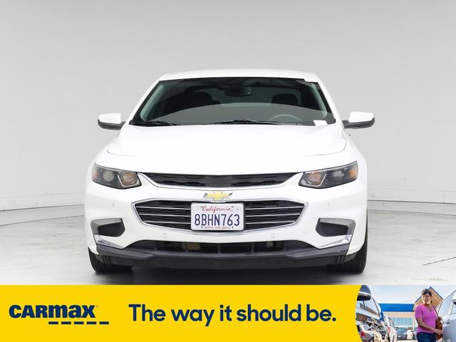 Photo of 2017 White Chevrolet Malibu