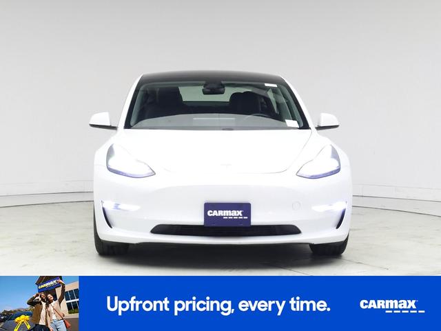 Photo of 2021 White Tesla Model 3