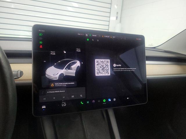 Photo of 2021 White Tesla Model 3