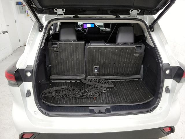 Photo of 2023 White Toyota Highlander Hybrid