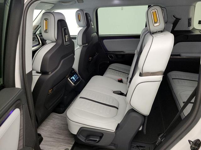 Photo of 2023 White Rivian R1S