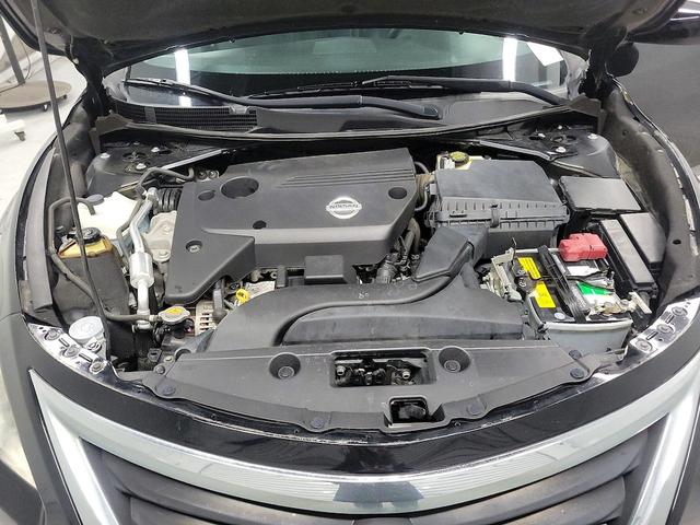 Photo of 2015 Black Nissan Altima