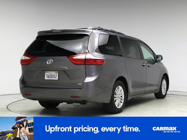 Photo of 2017 Gray Toyota Sienna