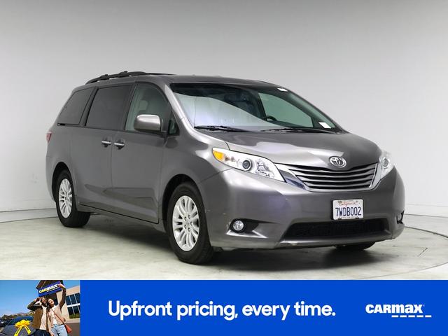 Photo of 2017 Gray Toyota Sienna