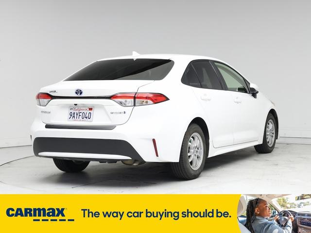Photo of 2022 White Toyota Corolla Hybrid