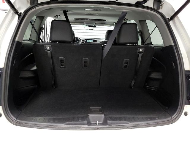 Photo of 2021 White Honda Pilot