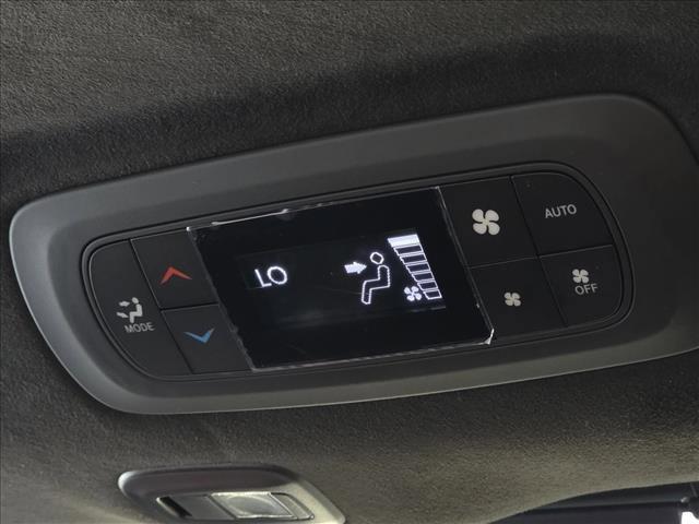Photo of 2024 Bright White Clearcoat Chrysler Pacifica