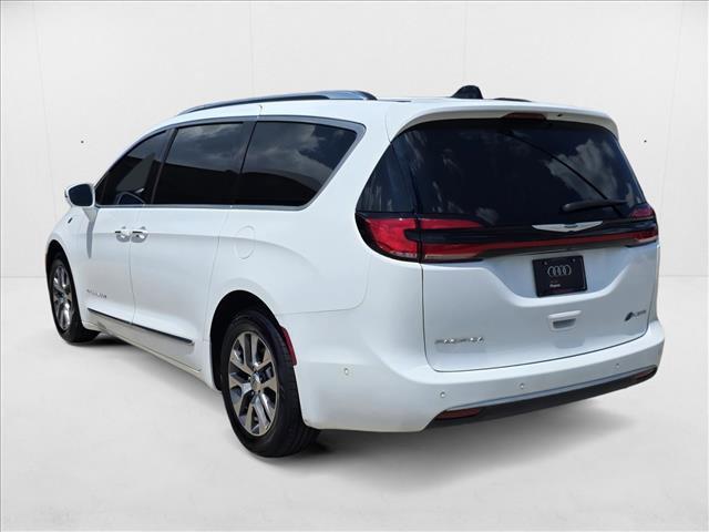 Photo of 2024 Bright White Clearcoat Chrysler Pacifica