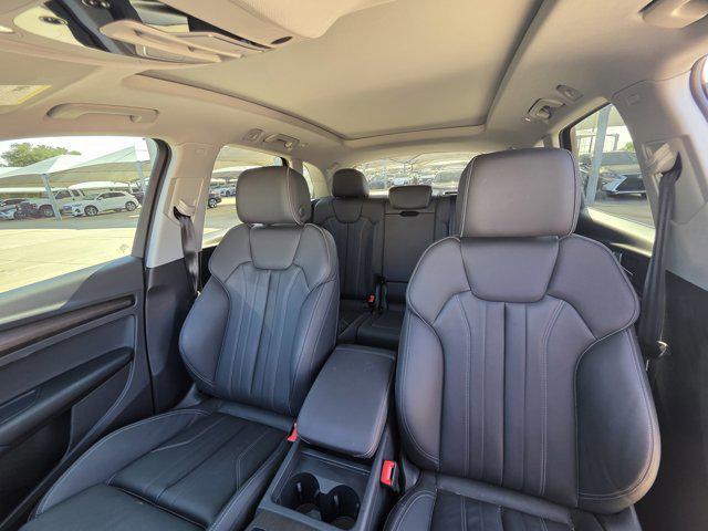Photo of 2024 Mythos Black Metallic Audi Q5