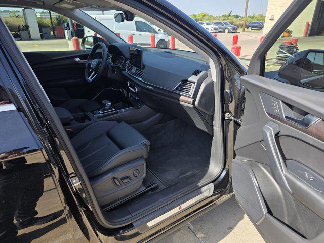 Photo of 2024 Mythos Black Metallic Audi Q5