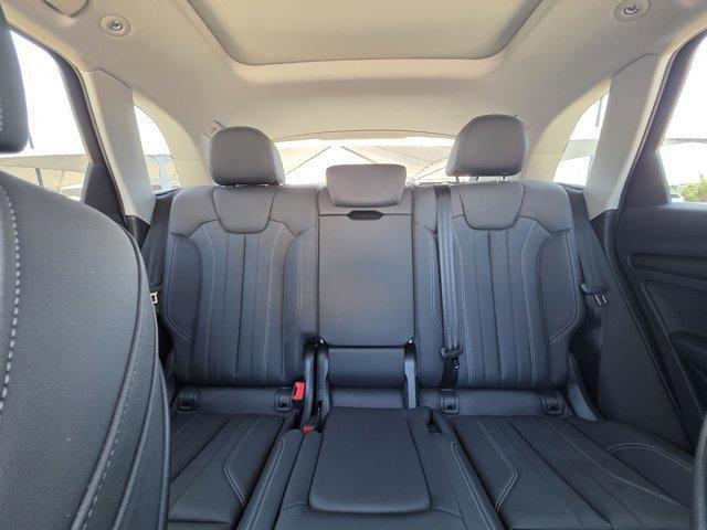 Photo of 2024 Mythos Black Metallic Audi Q5