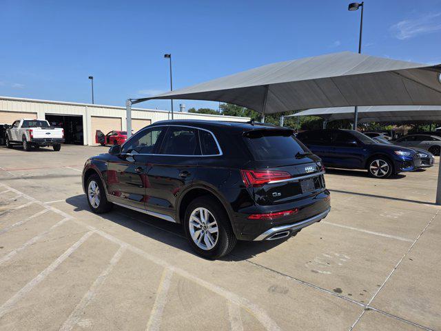 Photo of 2024 Mythos Black Metallic Audi Q5