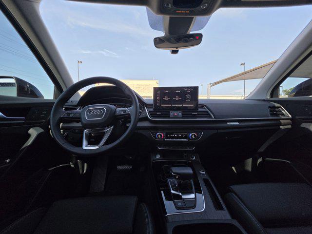Photo of 2024 Mythos Black Metallic Audi Q5