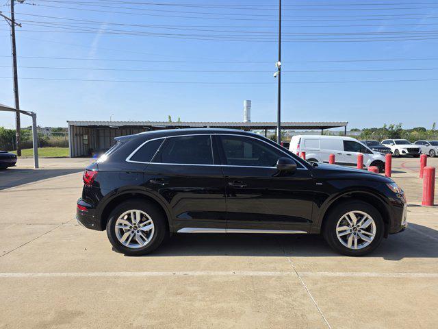 Photo of 2024 Mythos Black Metallic Audi Q5