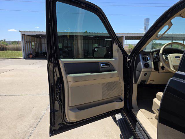 Photo of 2014 Tuxedo Black Metallic Ford Expedition EL