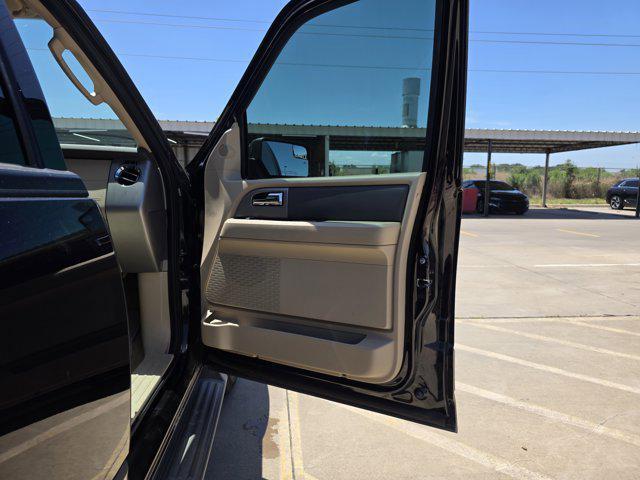 Photo of 2014 Tuxedo Black Metallic Ford Expedition EL