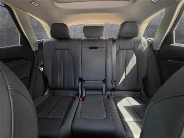Photo of 2025 Glacier White Metallic Audi Q5