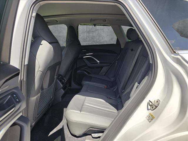 Photo of 2025 Glacier White Metallic Audi Q5