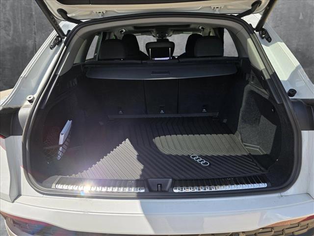 Photo of 2025 Glacier White Metallic Audi Q5
