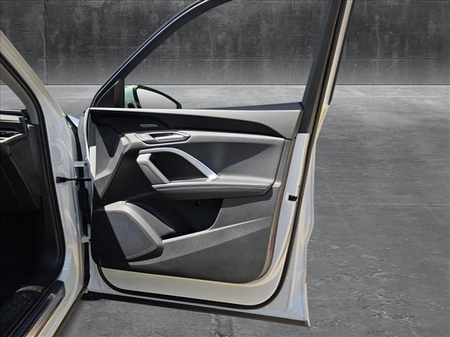 Photo of 2025 Glacier White Metallic Audi Q5
