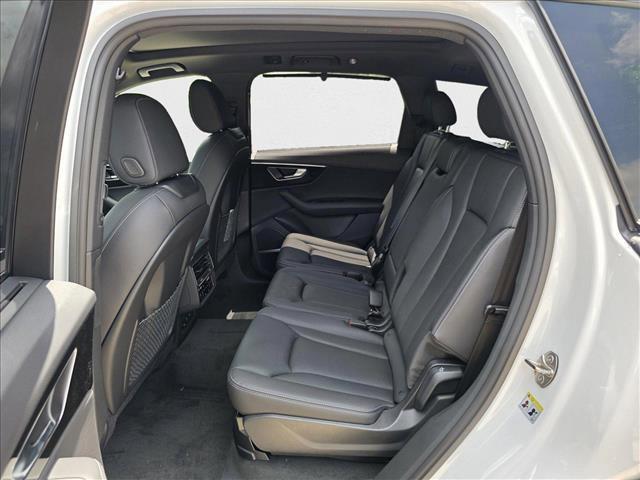 Photo of 2025 Glacier White Metallic Audi Q7