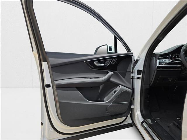 Photo of 2025 Glacier White Metallic Audi Q7