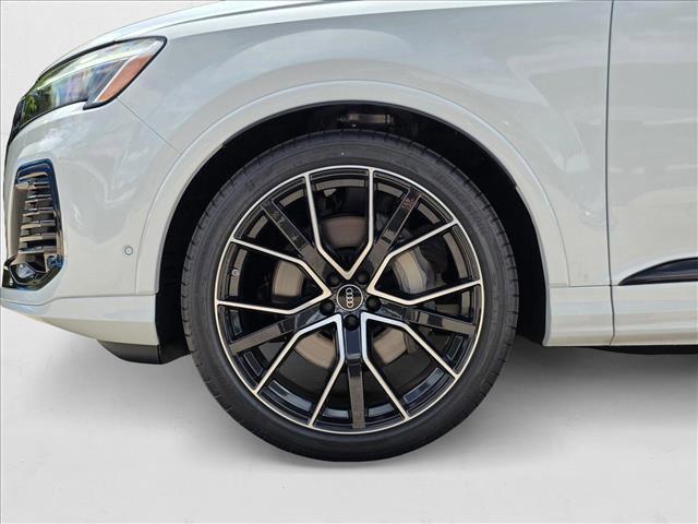 Photo of 2025 Glacier White Metallic Audi Q7