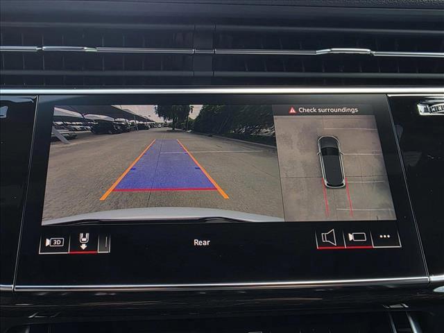 Photo of 2025 Glacier White Metallic Audi Q7