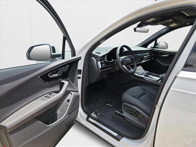 Photo of 2025 Glacier White Metallic Audi Q7