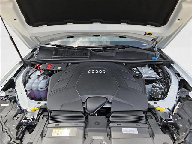 Photo of 2025 Glacier White Metallic Audi Q7