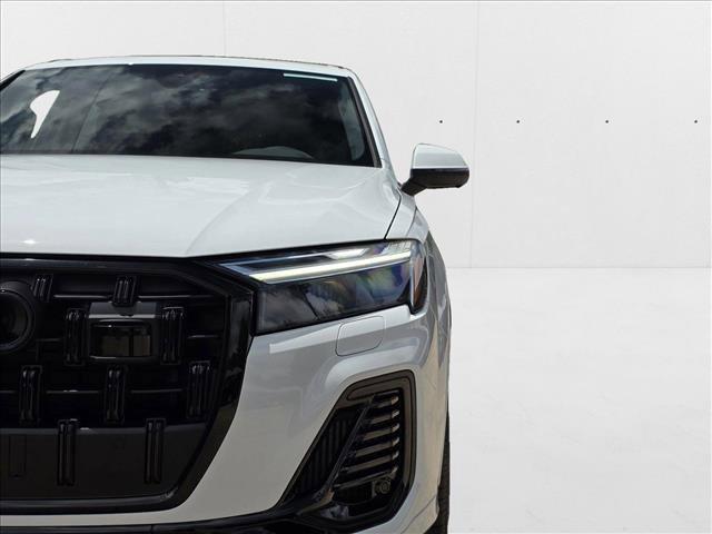 Photo of 2025 Glacier White Metallic Audi Q7
