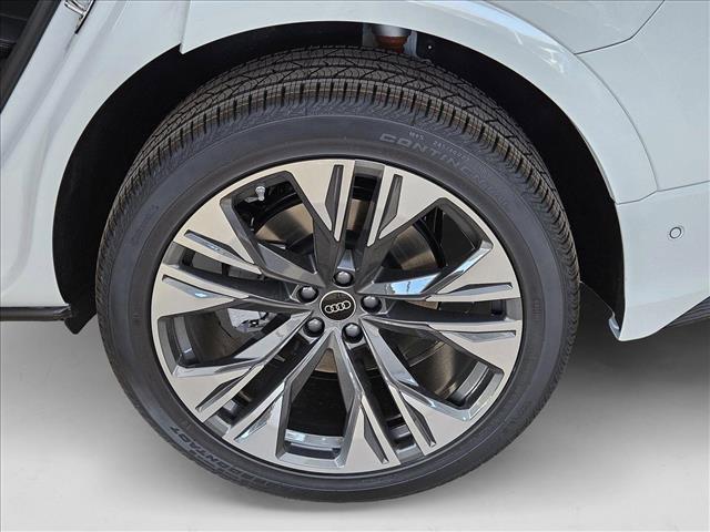 Photo of 2025 Glacier White Metallic Audi Q8