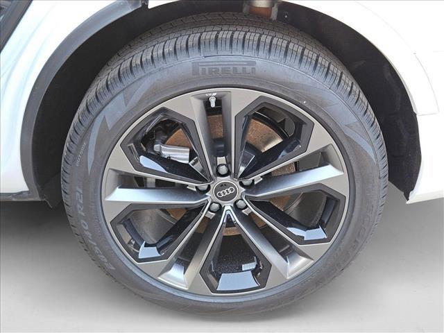 Photo of 2025 Glacier White Metallic Audi Q7