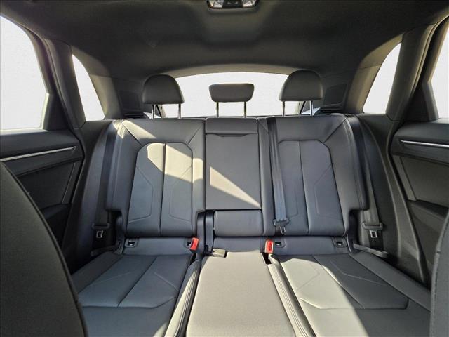 Photo of 2025 Navarra Blue Metallic Audi Q3