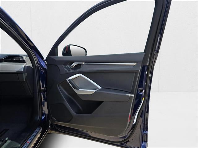 Photo of 2025 Navarra Blue Metallic Audi Q3