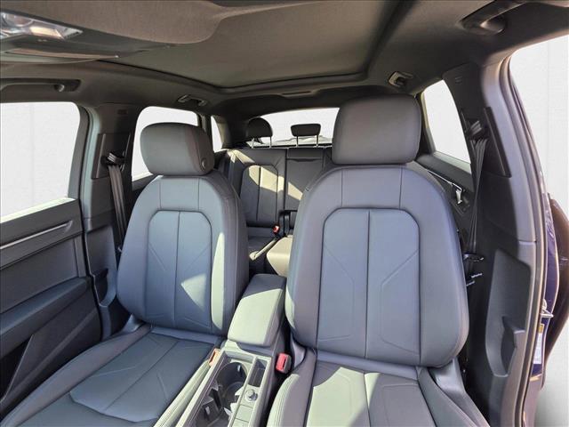 Photo of 2025 Navarra Blue Metallic Audi Q3