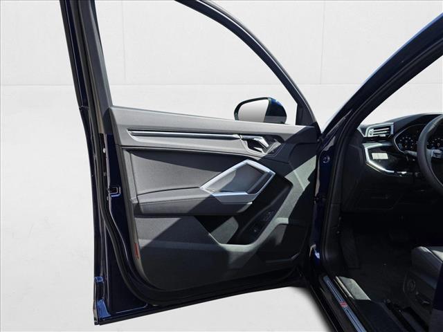 Photo of 2025 Navarra Blue Metallic Audi Q3