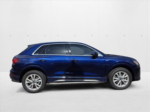 Photo of 2025 Navarra Blue Metallic Audi Q3