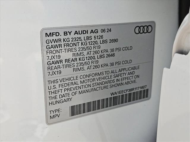 Photo of 2024 Glacier White Metallic Audi Q3