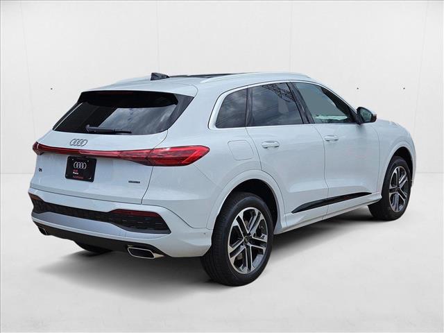 Photo of 2025 Glacier White Metallic Audi Q5