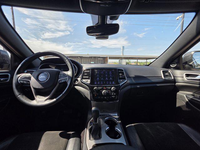 Photo of 2019 Granite Crystal Metallic Clearcoat Jeep Grand Cherokee