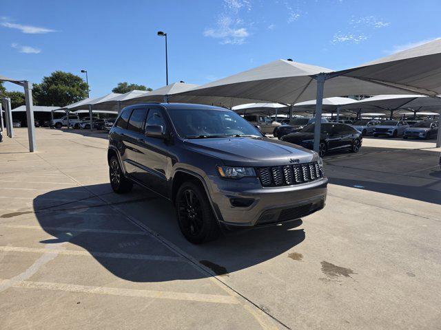 Photo of 2019 Granite Crystal Metallic Clearcoat Jeep Grand Cherokee