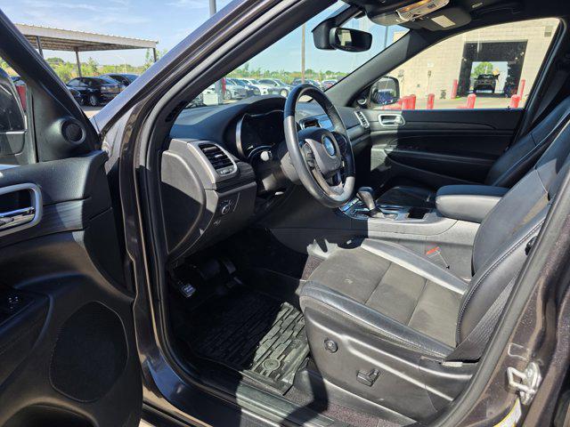 Photo of 2019 Granite Crystal Metallic Clearcoat Jeep Grand Cherokee