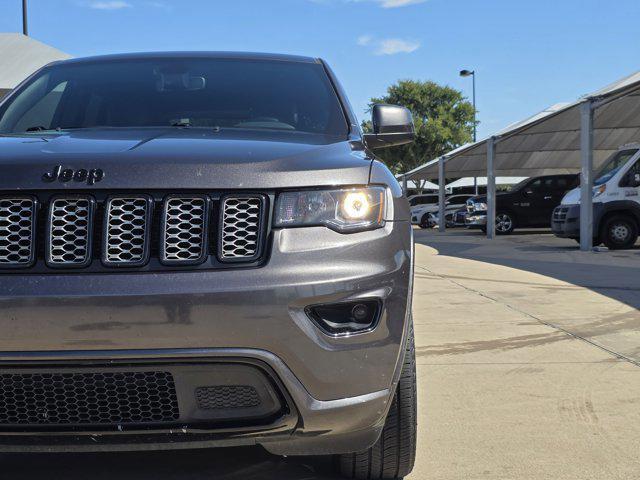 Photo of 2019 Granite Crystal Metallic Clearcoat Jeep Grand Cherokee