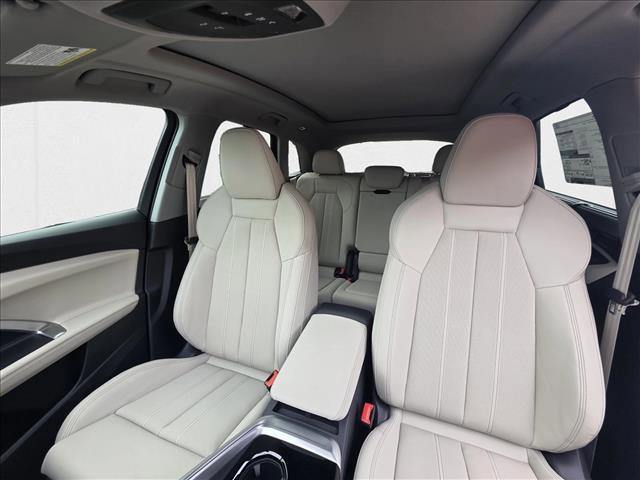 Photo of 2025 Mythos Black Metallic Audi Q5