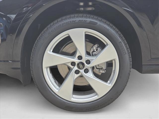 Photo of 2025 Mythos Black Metallic Audi Q5