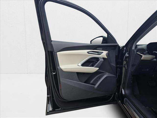 Photo of 2025 Mythos Black Metallic Audi Q5