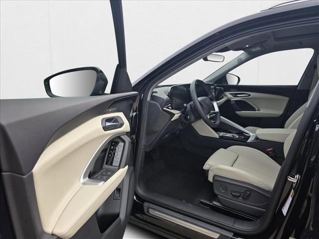 Photo of 2025 Mythos Black Metallic Audi Q5