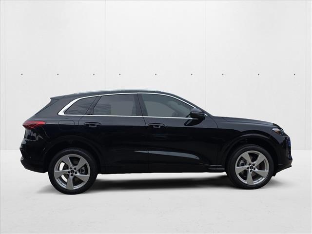 Photo of 2025 Mythos Black Metallic Audi Q5